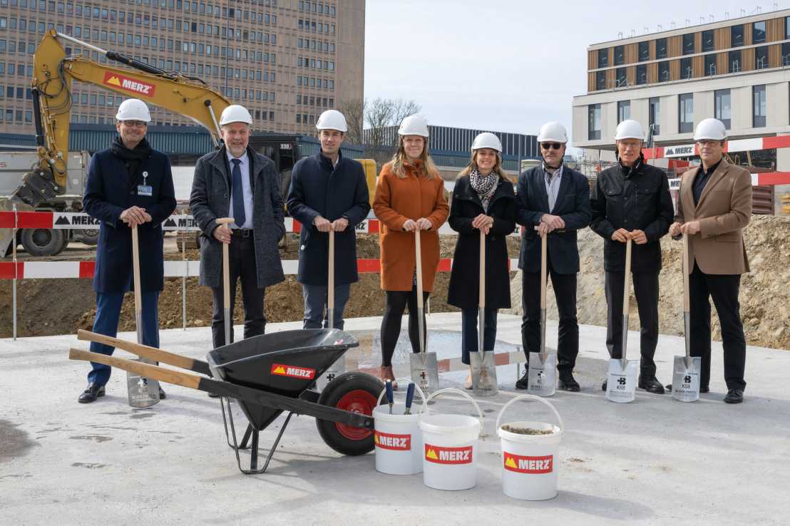 Representatives of KSB and ETH at the construction site